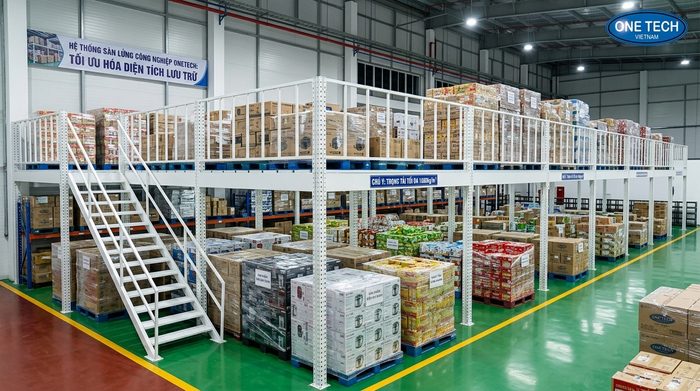 Kệ sàn mezzanine thực tế cho kho hàng tiêu dùng