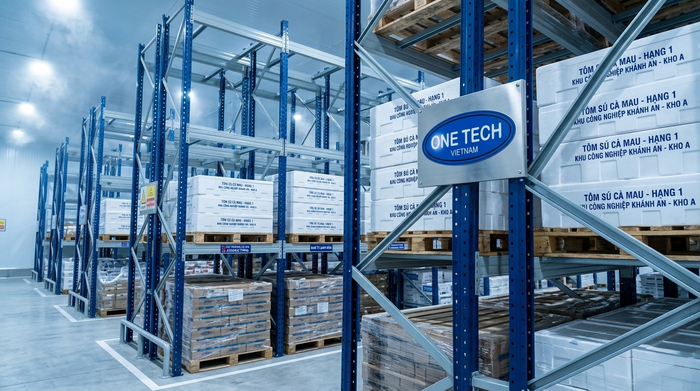 Kệ sắt v lỗ trong kho lạnh tại KCN Khánh An, Cà Mau